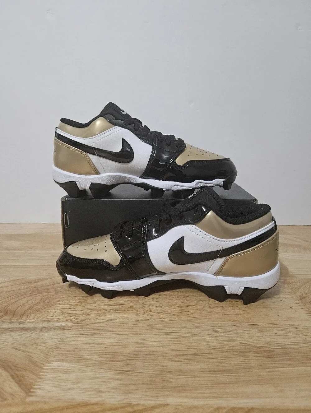 Nike Jordan 1 Low Cleat GS Patent Gold